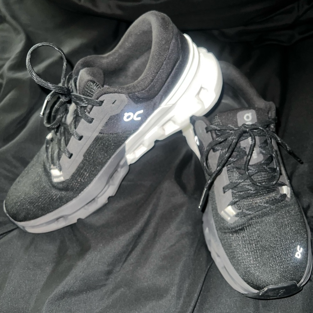 On Cloud flyer 5 Men’s 8.5/Women’s 10 Sneakers